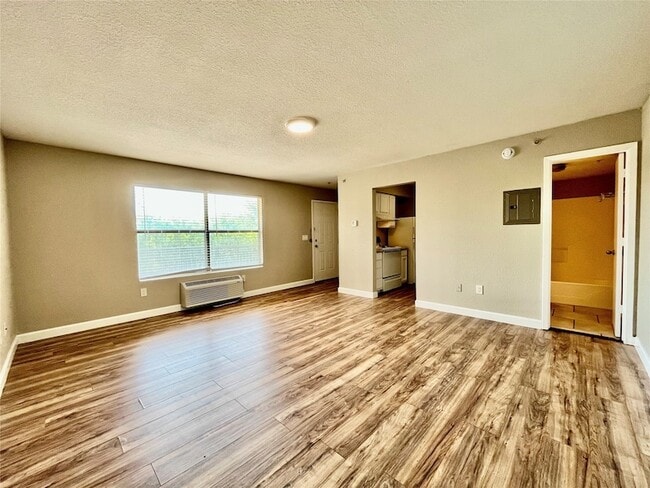 Building Photo - 701 W Sycamore St Unit 205 Rental