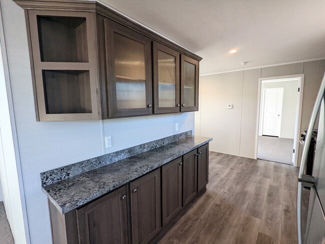 Photo - 587 Delaware