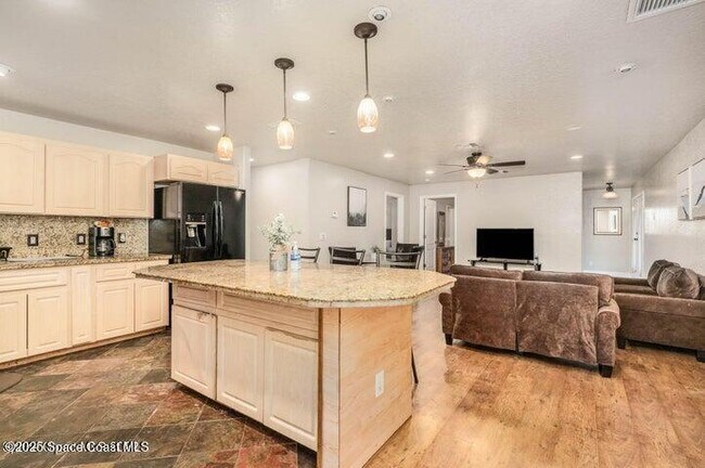 Photo - 1043 Green Rd