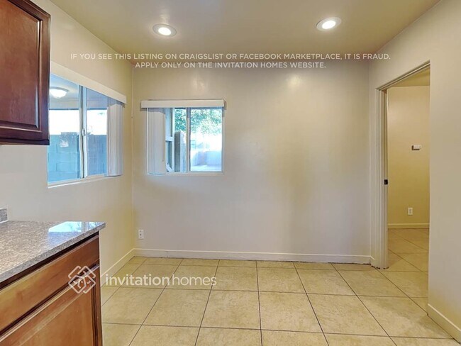 Photo - 527 W 1st St