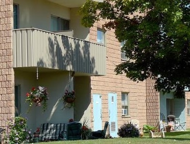 Building Photo - Avon Place