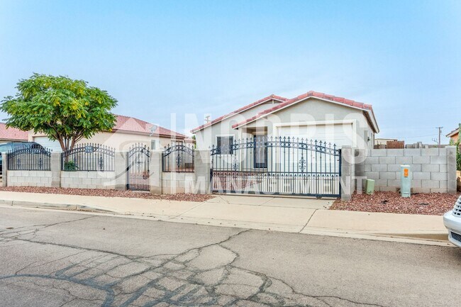 Photo - Great Location Off The Freeway