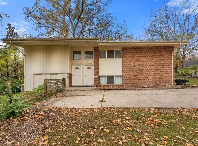 Building Photo - 410 S Revena Blvd