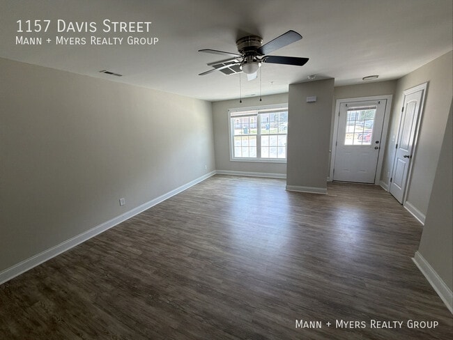 Photo - 1157 Davis St