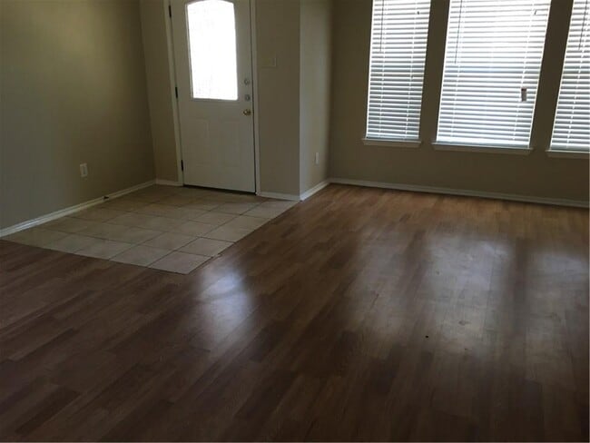 Photo - 1203 Sheltie Ln