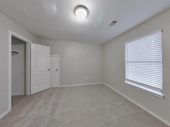 Photo - 21207 Woodland Green Dr