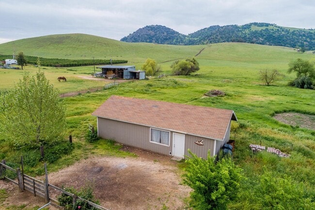 Photo - 1 Bedroom Cottage for Rent on shared 5 Acres