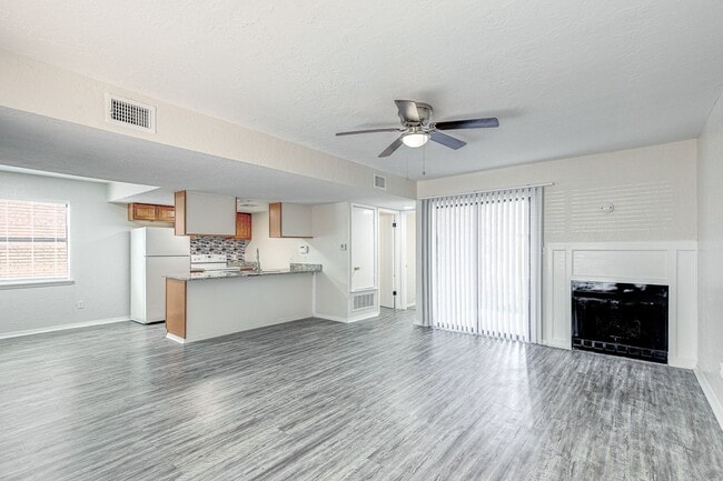 Building Photo - Beautiful 2bed/2bath Flat Unit 2904-A