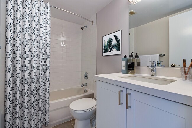 Photo - 53 Thorncliffe Park Drive