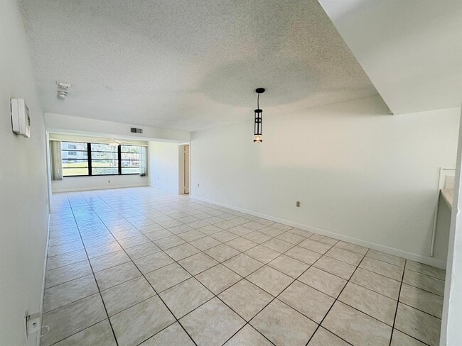 Building Photo - 3511 Village Blvd Unit 103