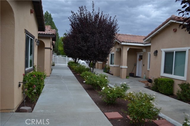 Photo - 147 E 5th St Apartamento Unidad C