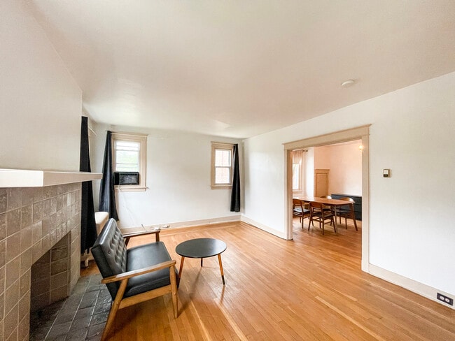 Photo - 5722 Beacon St Townhome