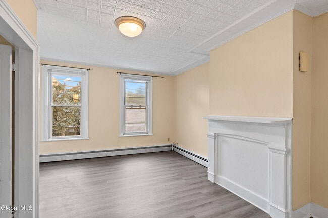 1524 5th Ave Unit 2nd Floor