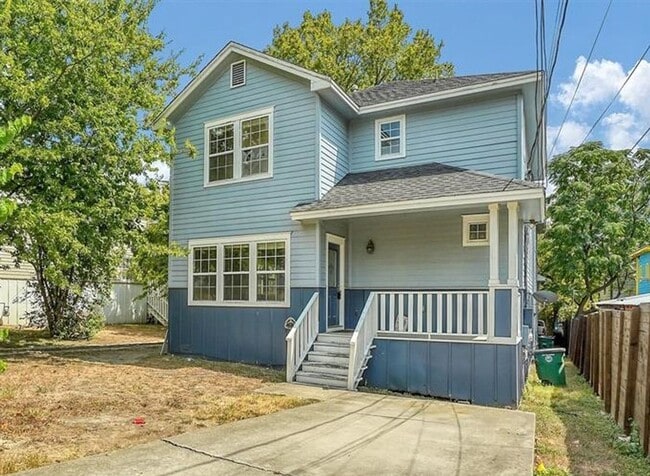 Building Photo - 2115 E 18th St Unit A