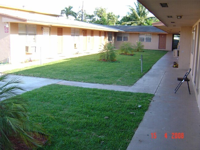 Building Photo - 2230 Madison St Unit 3