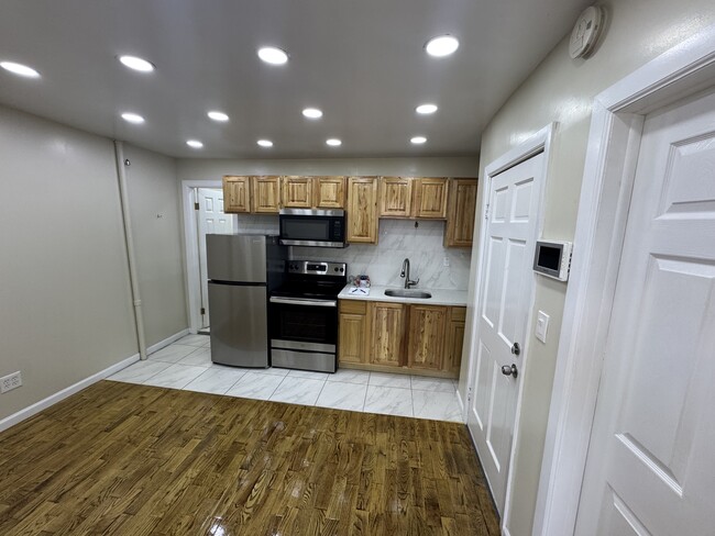 Photo - 1885 Eastern Pky Unidad 3A