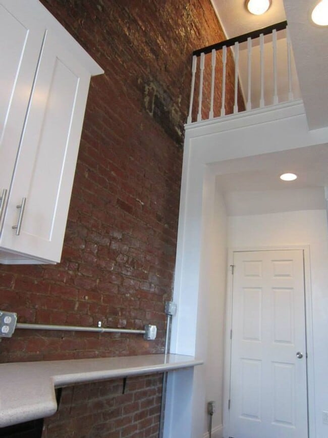 Photo - Beautiful 3 bed, 1 bath luxury apartment South Side Flats Unit 2