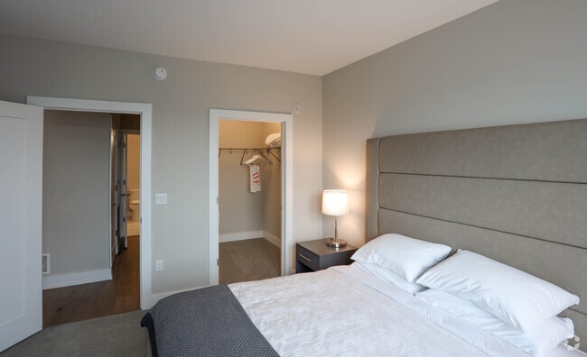 2BR, 2BA 1188 SF
