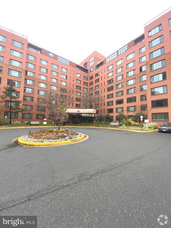 Building Photo - 1021 Arlington Blvd Unit 1148 Rental