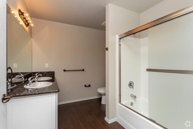 2/2 Down Primary Bath Attached to Bedroom