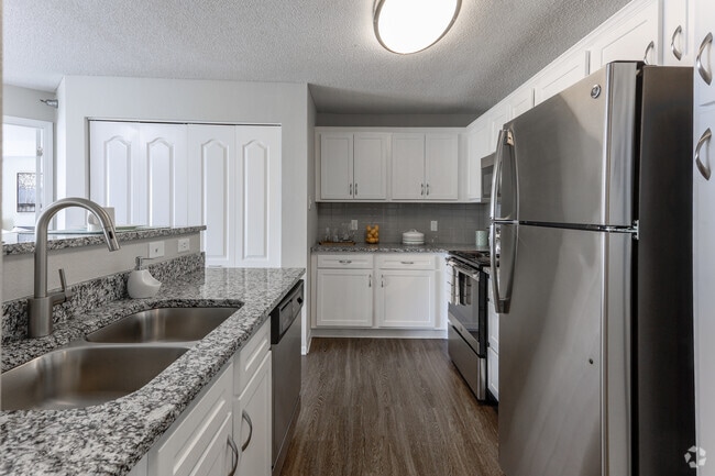 2BR, 2BA - 1,142SF - Kitchen