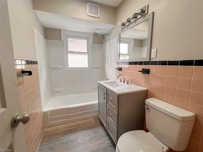 Photo - 1312 W 37th St