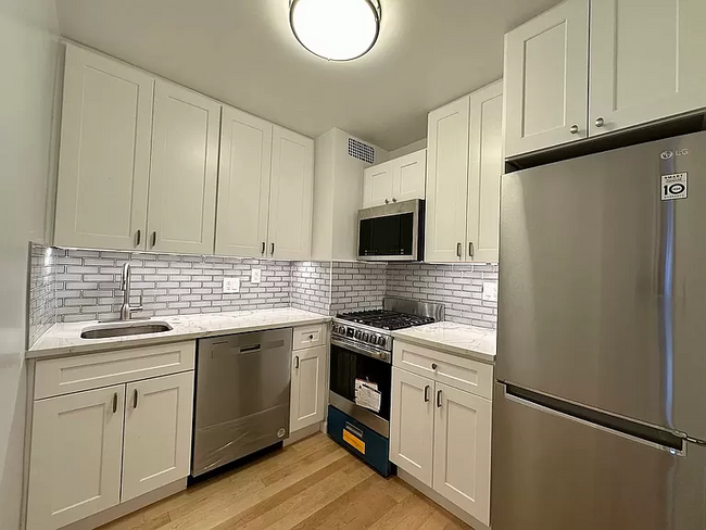 305 E 40th St Townhome - Townhome Rental in New York NY | ForRent.com