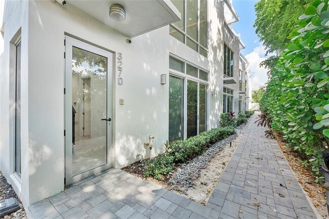 Photo - 3270 NE 15th St
