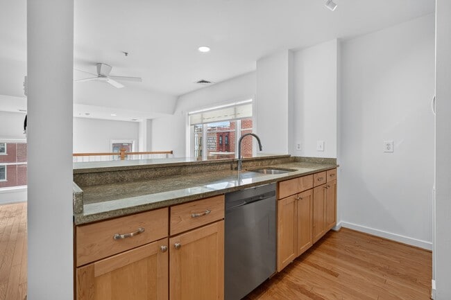 Photo - 875 N St NW