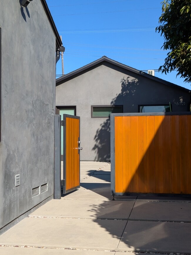 Building Photo - 6521 W 87th St Unit ADU