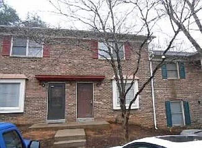 Building Photo - A charming and well-maintained 2-bedroom, ... Rental