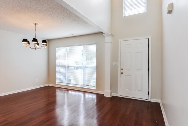 Photo - 225 Honeywell Way