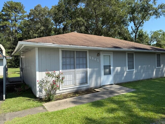 Building Photo - 5845 Pine Hill Dr Rental
