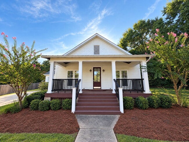 Building Photo - Available now FOR RENT in Dothan, AL!!