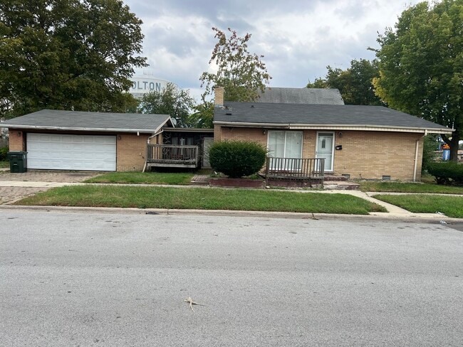 Building Photo - 14941 Evans Ave
