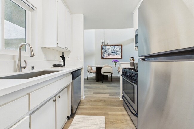 5760 Laurel Canyon Apartments