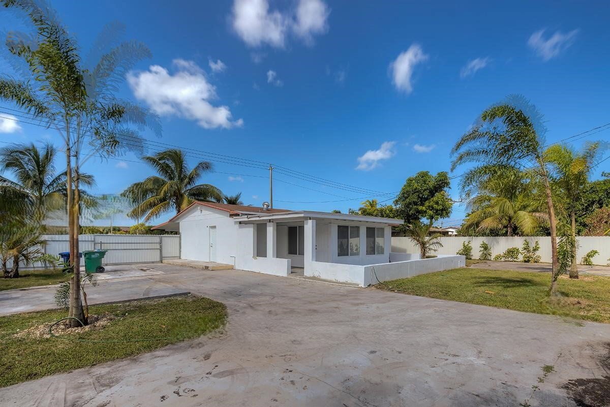 Photo - 160 NW 199th St