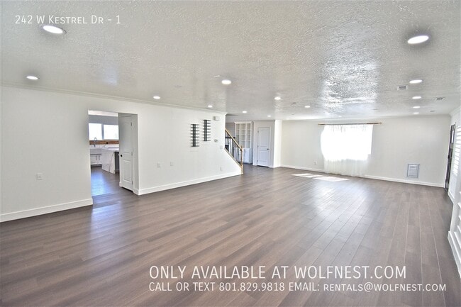 242 Kestrel Dr Unit 1