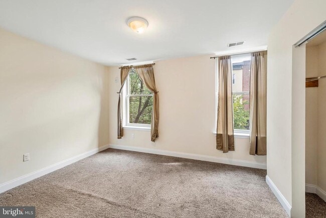 Photo - 1933 Christian St Unidad 24