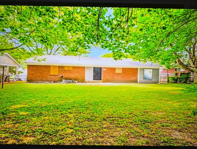 Photo - 3400 Hallbrook St