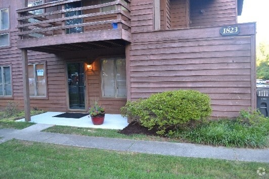 Building Photo - 1823-C Julian Price Pl Rental