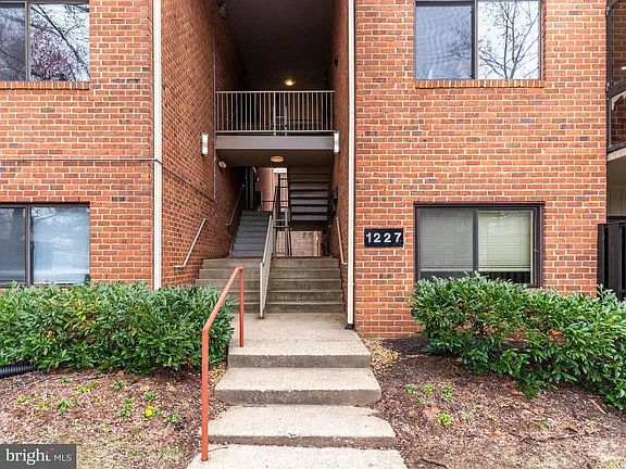 Building Photo - 1227 Gemini Dr Unit 1227 Gemini E Rental