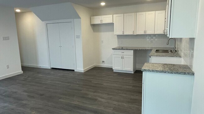 Photo - 8711 Southwark St