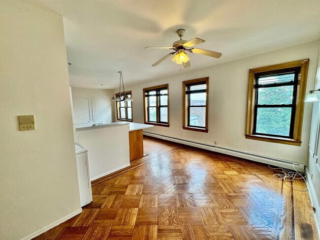 Photo - 418 Broadway Unidad 3N
