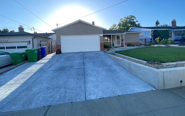 Building Photo - Coming Soon Gorgeous House in Hayward.