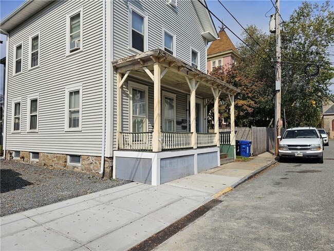 Building Photo - 12 Tyler St Unit #2