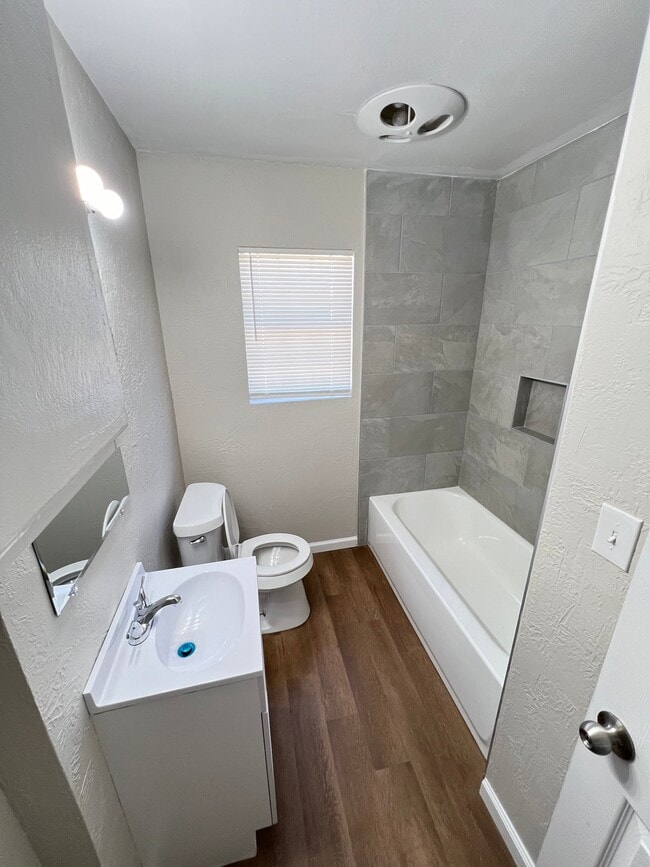 Photo - 2928 N Grand St