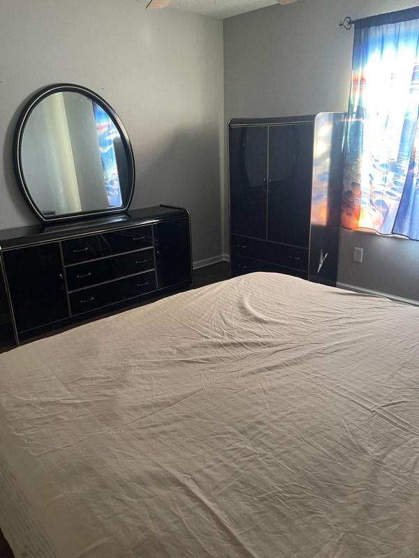 Building Photo - 1 Southchase Area