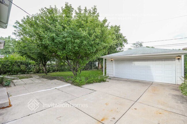 Photo - 10801 Kolmar Ave