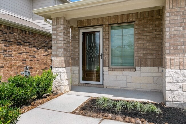 Building Photo - 2327 Pettingell Wy